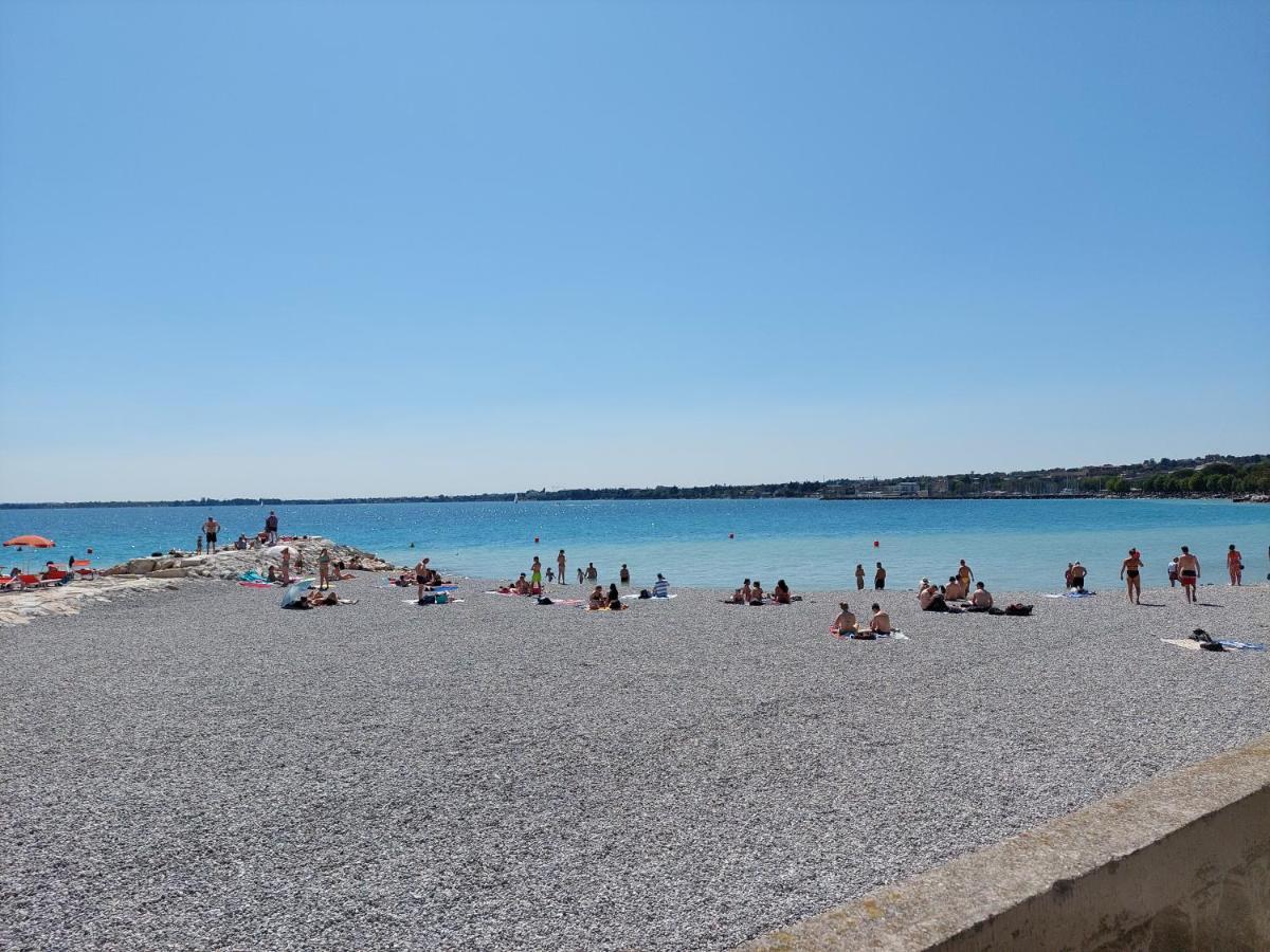 Appartamento Oasi Verde Lago Desenzano del Garda Buitenkant foto