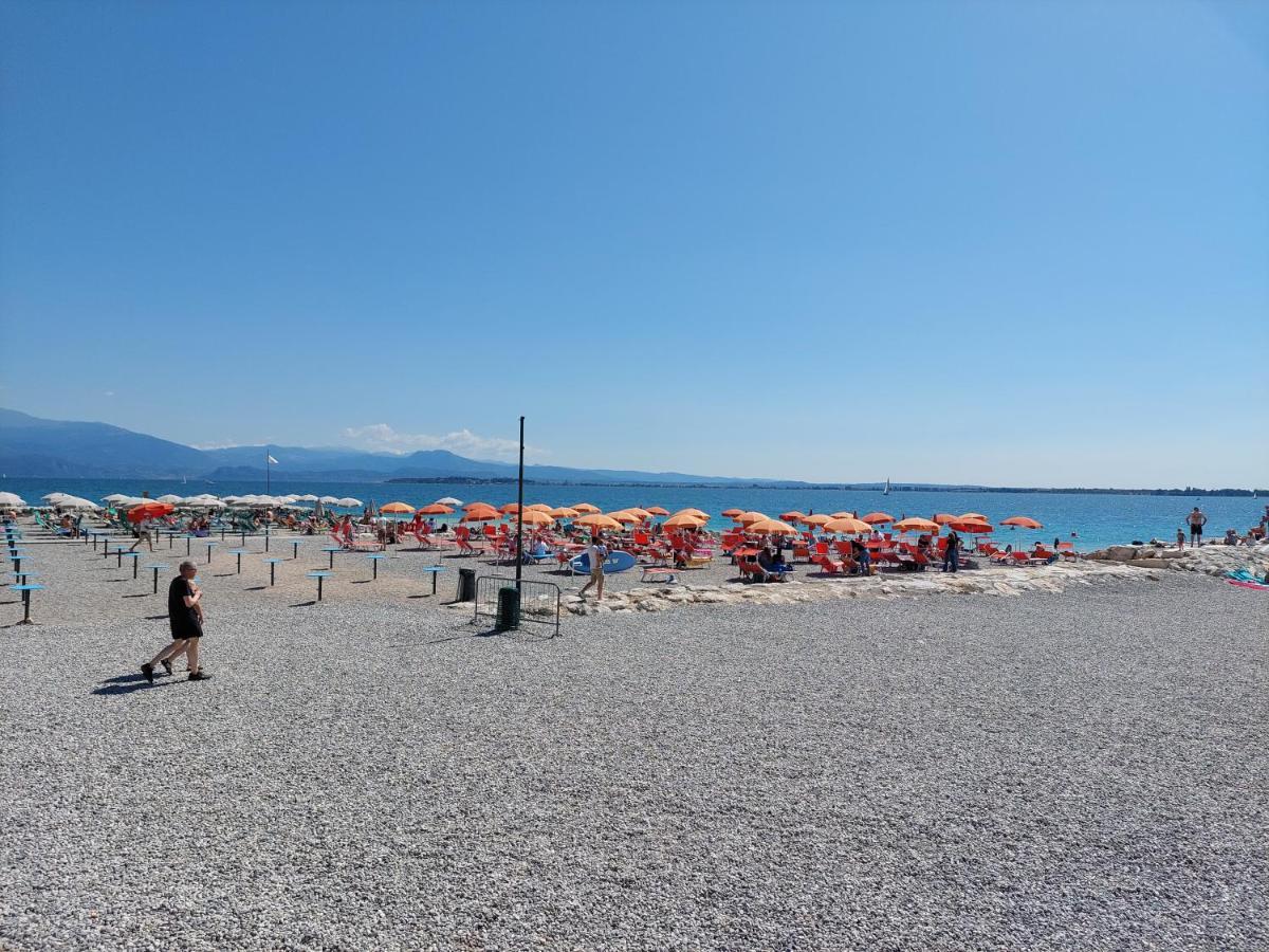 Appartamento Oasi Verde Lago Desenzano del Garda Buitenkant foto
