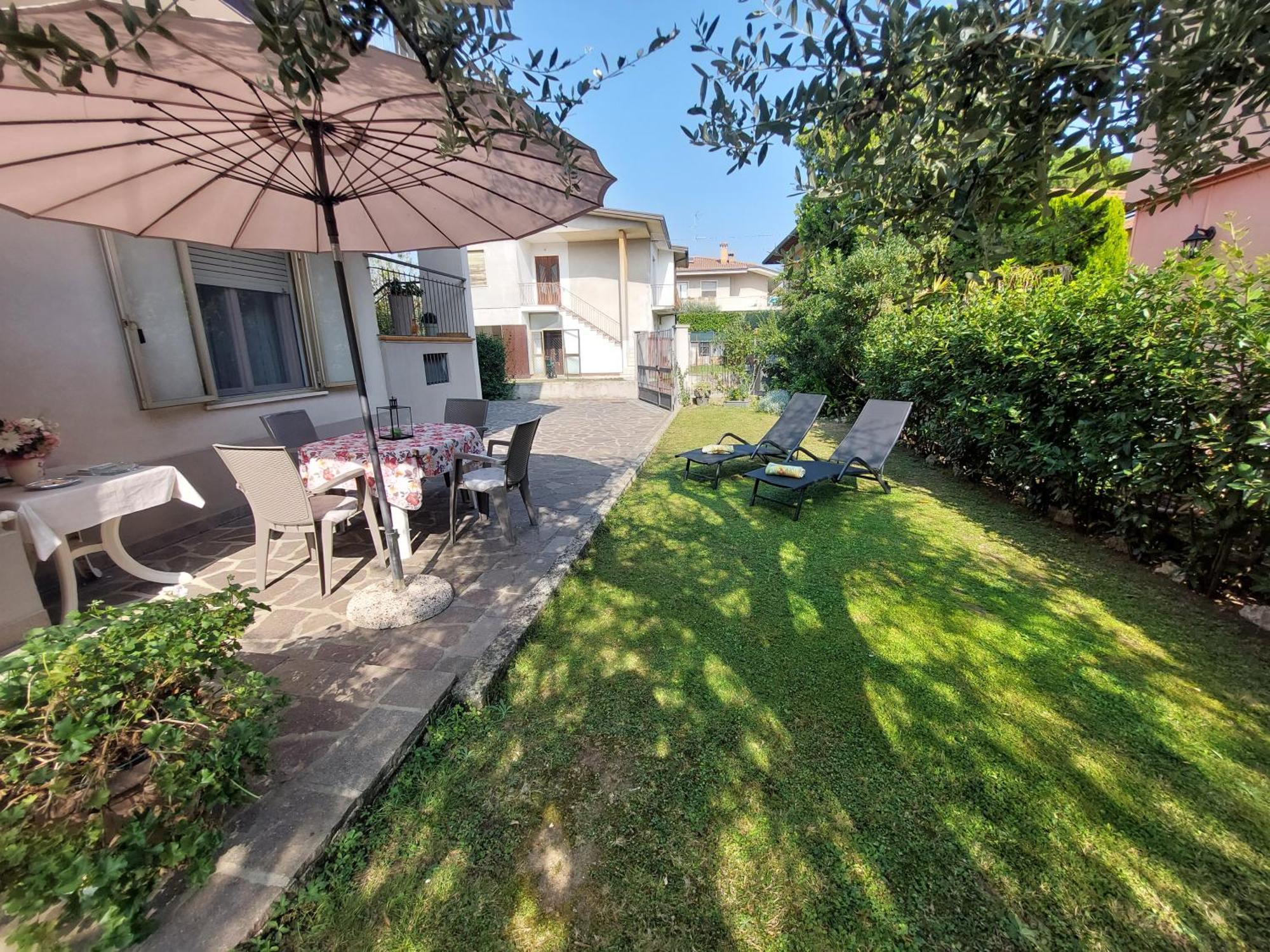 Appartamento Oasi Verde Lago Desenzano del Garda Buitenkant foto