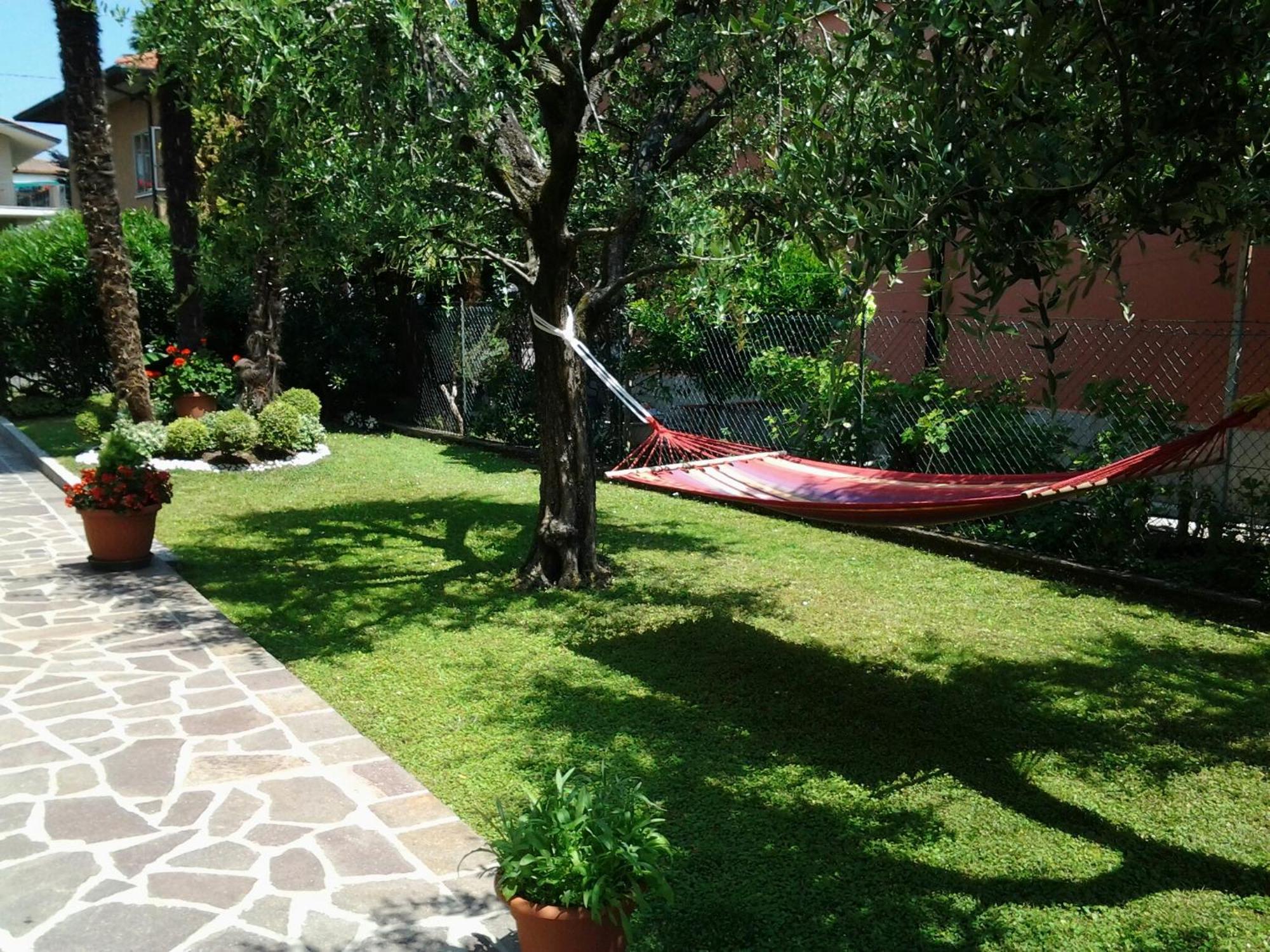 Appartamento Oasi Verde Lago Desenzano del Garda Buitenkant foto